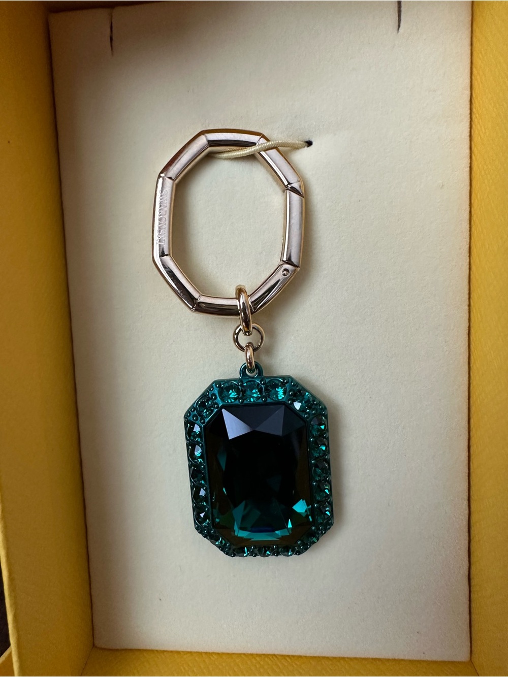 SWAROVSKI Key Ring Emerald Green Crystal Lucent Key Ring Pendant 5666643 NEW